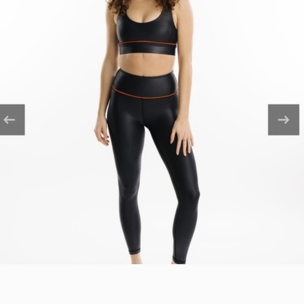 ZYIA black active sweetheart leggings metallic black Sz 4 RARE- VALENTINE'S Day